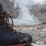 Podeszwa Vibram w obuwiu trekkingowym Acotango na tle lodowca